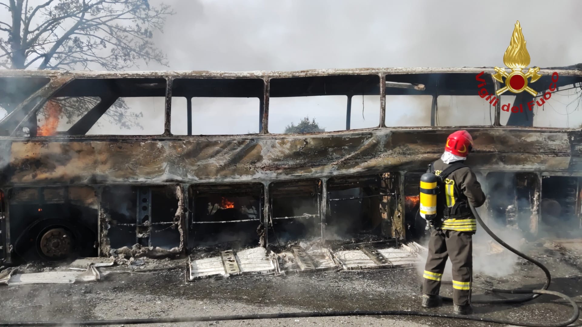 Bus in fiamme 1